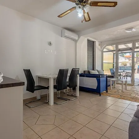 Apartment Agape Vir